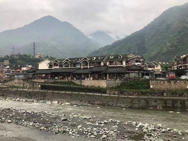 深圳婚姻家事律師分析離婚時把房產(chǎn)過戶給子女的情況，我們該如何下手